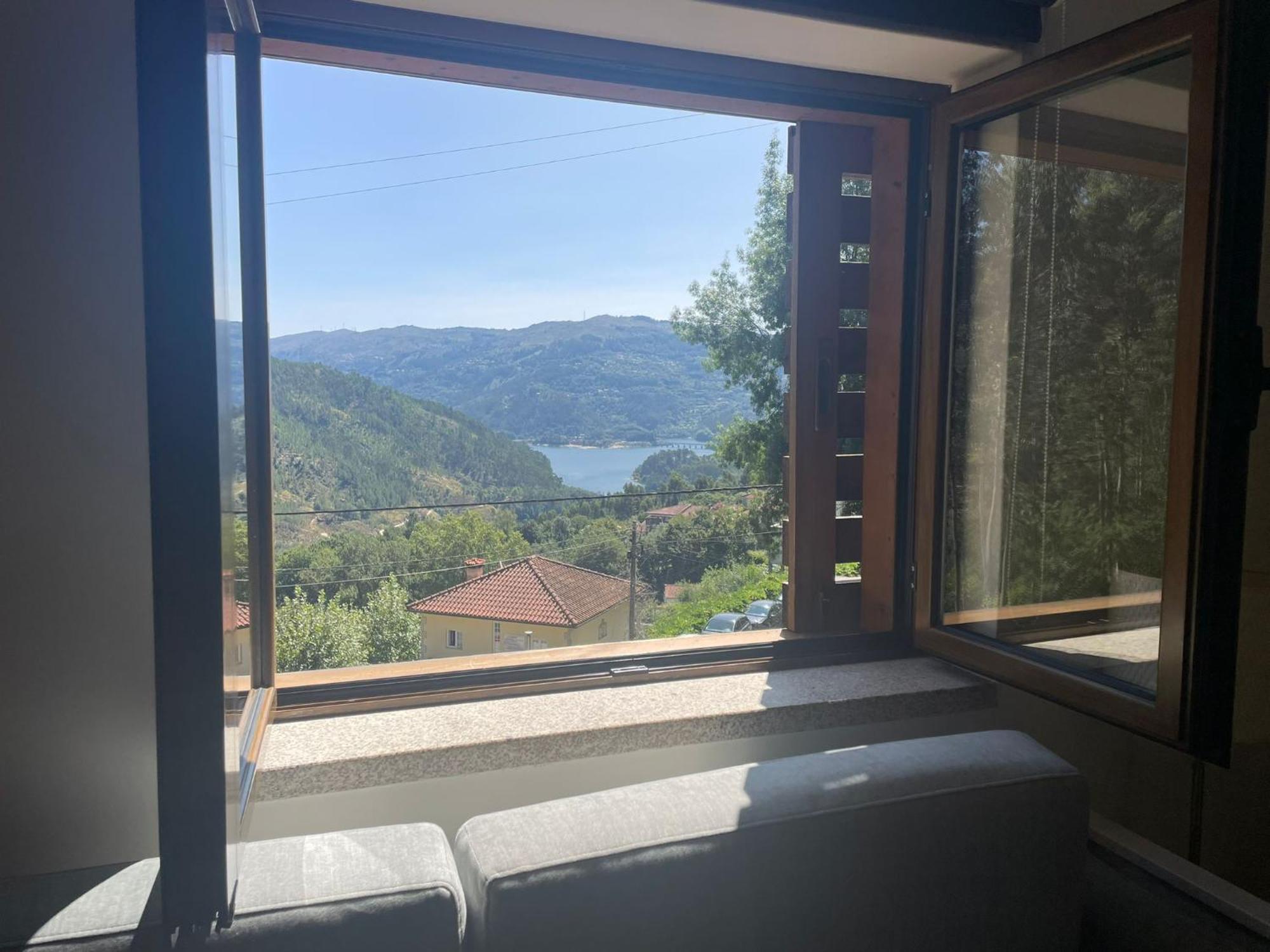 Brown House Villa Geres Dış mekan fotoğraf